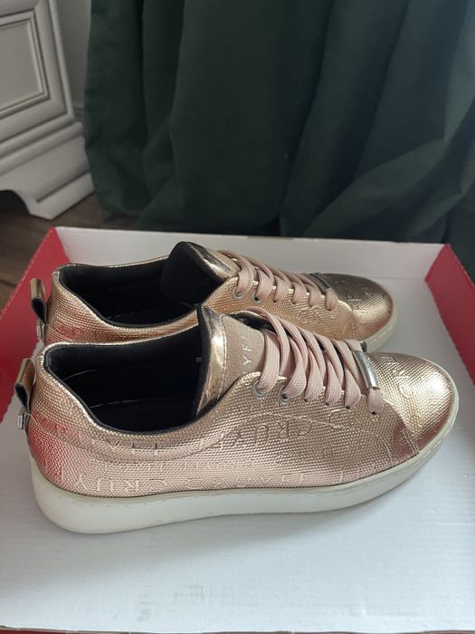 Cruyff спорни маратонки