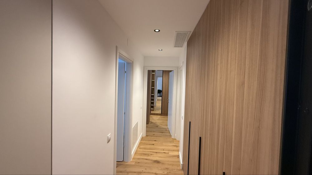 De inchiriat apartament trei camere nou amenajat direct proprietar