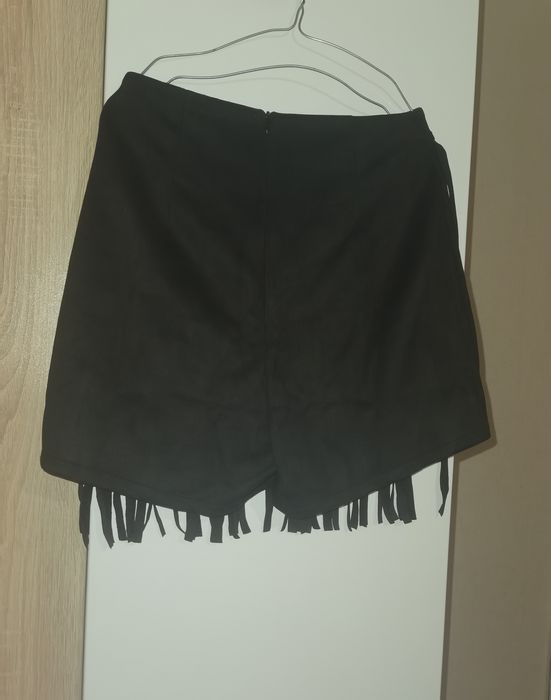 Къси панталонкки черните са размер Хс 15лв  бежовите размер М 20лв