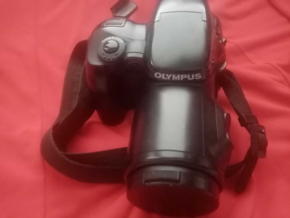 Продавам фото апарат олимпус is3000