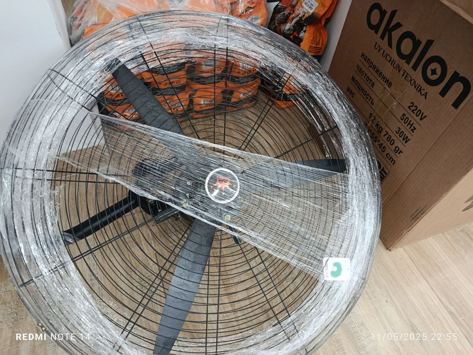 Kotta Devorga qotiriladigan Ventilyator Kuchli matori. Orginal brend