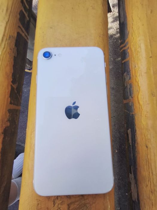 Iphone ce2020 бу на запчасти или замену экрана