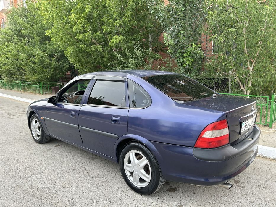 Продам машину опель вектра б