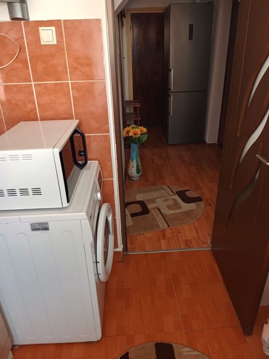 Inchiriez apartament 3 camere langa liceul Spiru Haret