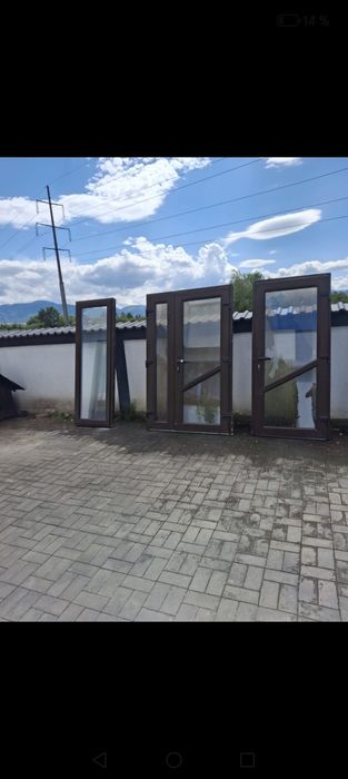 Vând geamuri în stare