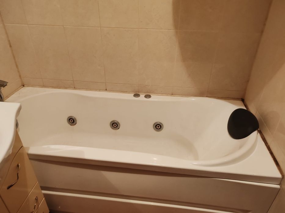 Cada baie cu hidromasaj