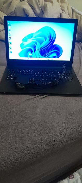 Vând sau schimb  leptop și inprimanta ca noi