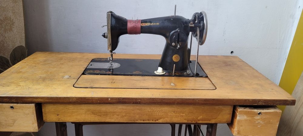 Швейная машинка нажная