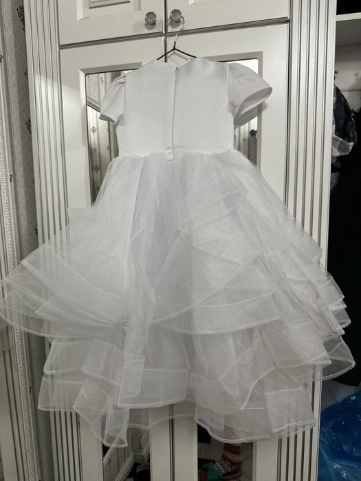 Продам 2 платья на девочку