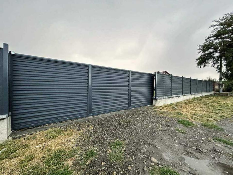 Garduri si porti din panouri stil jaluzele si alte modele disponibile