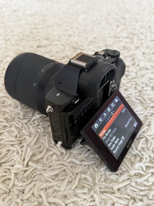 V Schimb Foto mirrorless Sony a7 cu obiectiv 28-70 mm full frame