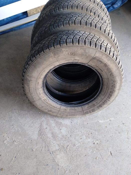 Продам комплект резины 225/75/16