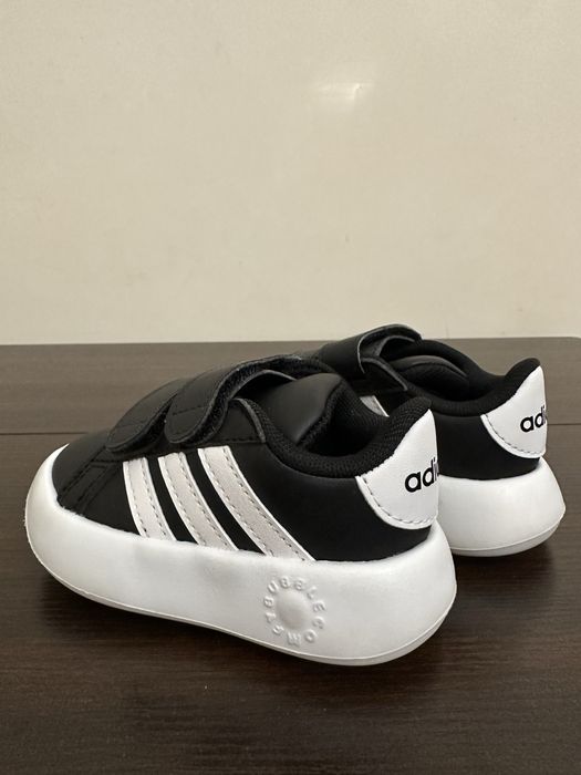 Кроссовки Adidas