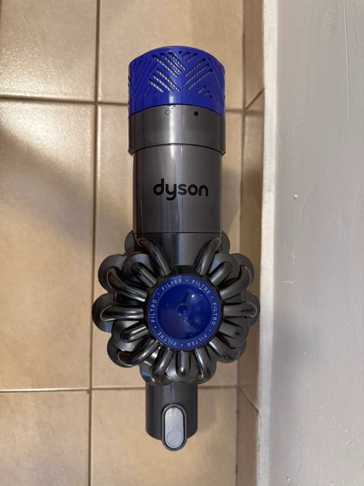 Dyson V6 Безкабелна прахосмукачка - пълен комплект + Laser