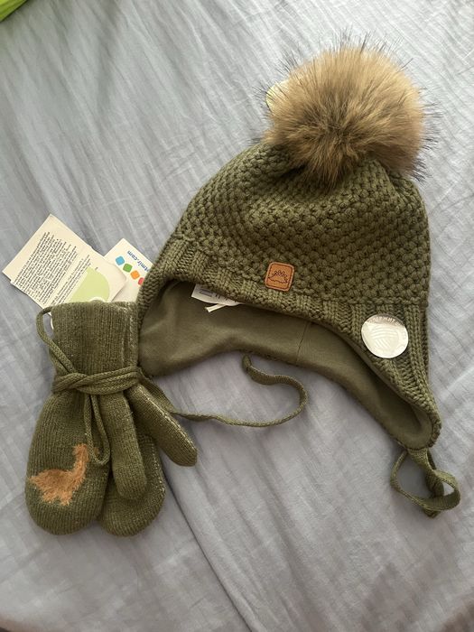 Набор детские шапка и варежки
