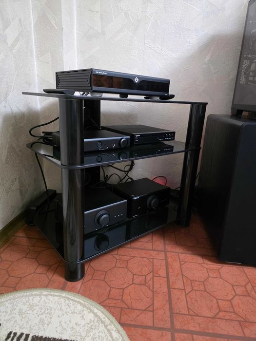 Masuta din sticla securizata culoare black pe 2(doua) nivele pentru diferite componente electronice.