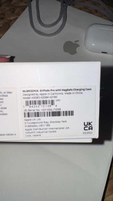 Apple AirPods Pro (1-во поколение) с MagSafe кейс.