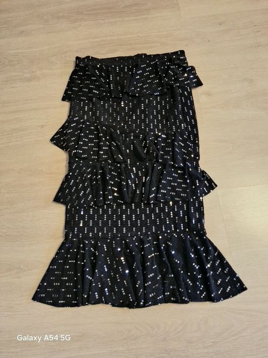 Fusta cu paiete midi