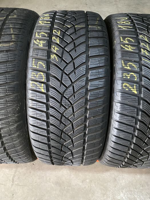 Anvelope iarna 235/45/18 Goodyear Ultra Grip Performance 235 45 18 R18