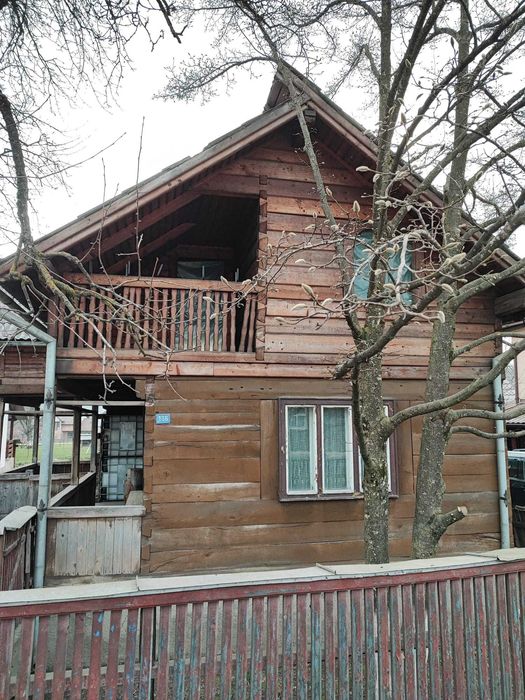 Casa din lemn, de stejar și brad