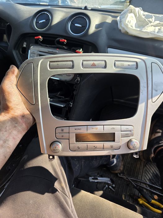 Конзола за Ford Mondeo 2012 година