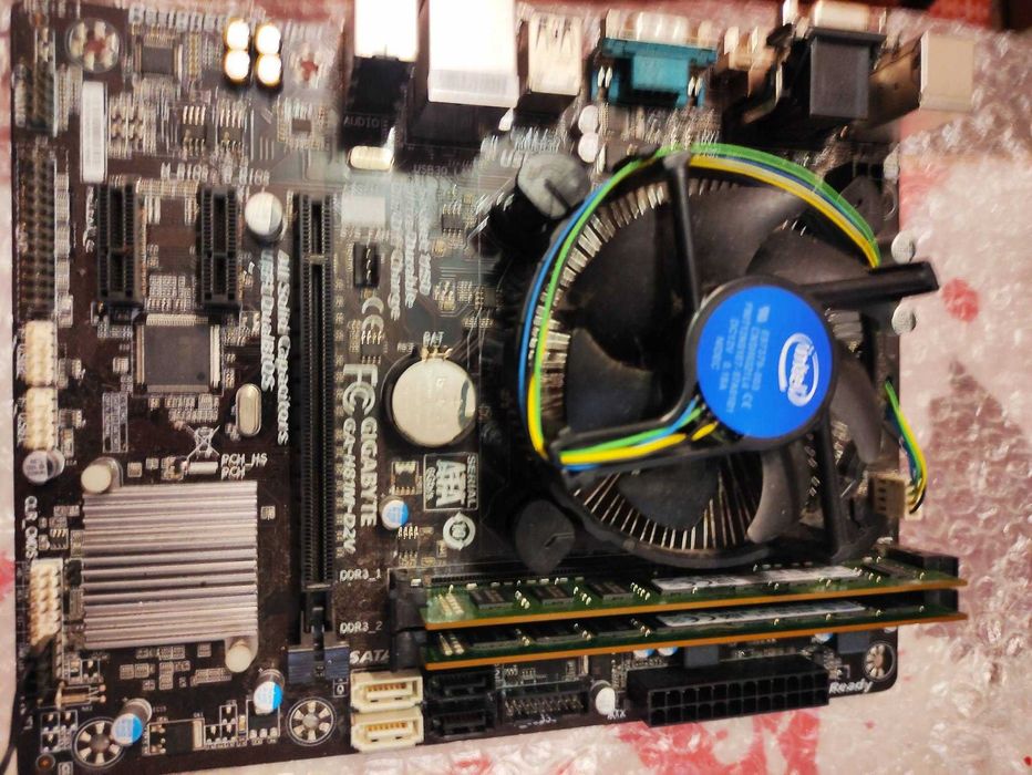 kit perfect pe Intel i7, 16 gb ram , placa de baza buna de la Gigabyte.compatibil win11.