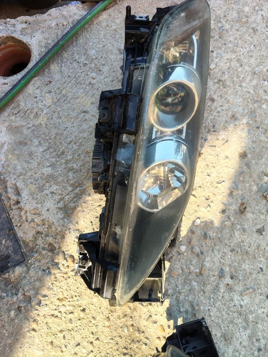 Far xenon Mazda cx 7 an 2008