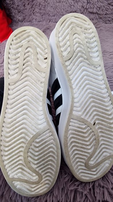 Adidași Adidas Superstar.
