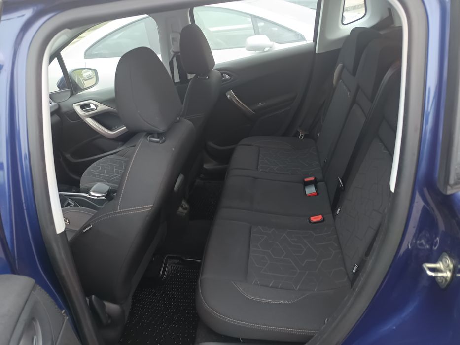 Пежо 2008, 2013 г. 1.6 бензин ,