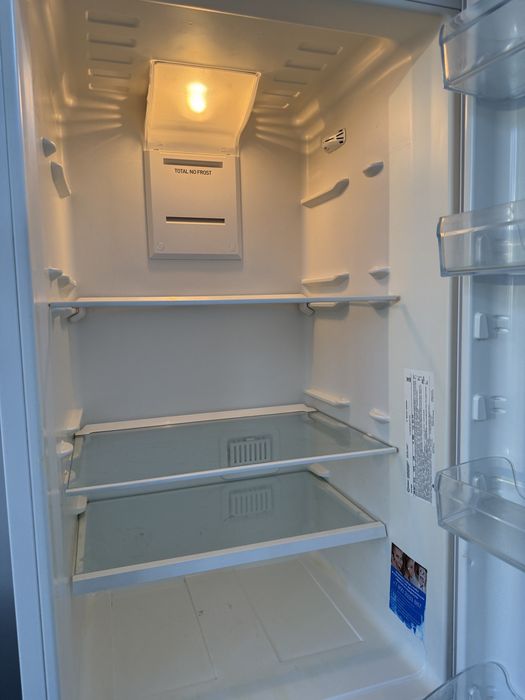 Холодильник срочно продам!