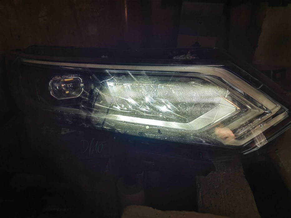 Фар Nissan Qashqai LED десен / Фар Нисан Кашкай Оригинален