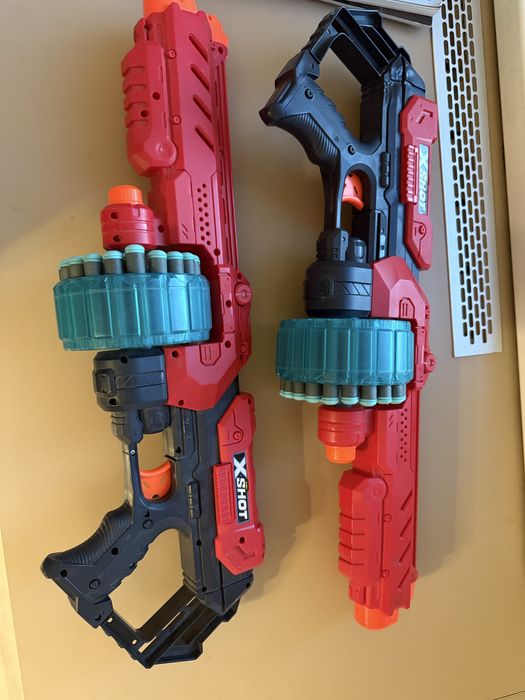 Бластеры, пистолеты с набором пулек.