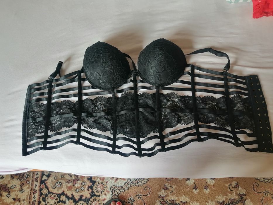 Sutiene corset, de calitate foarte bună! Purtate o data! Aduse din Ger