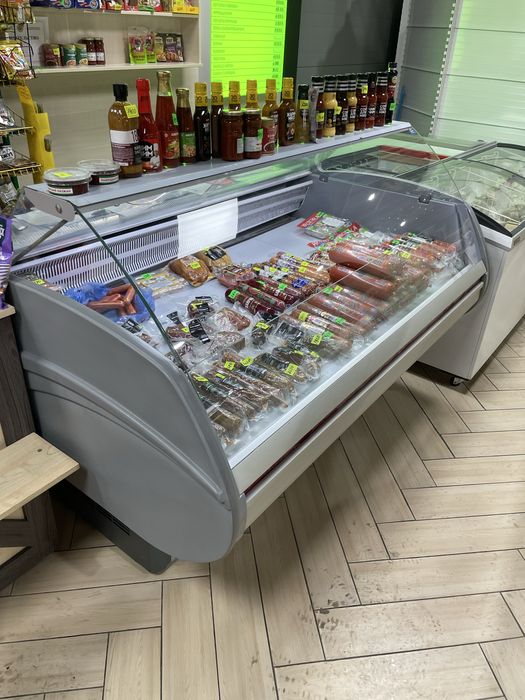 Продам холодильную витрина