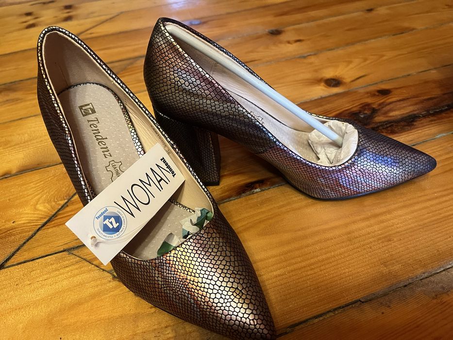 Четири чивта обувки, за които информацията е по долу в обявата!