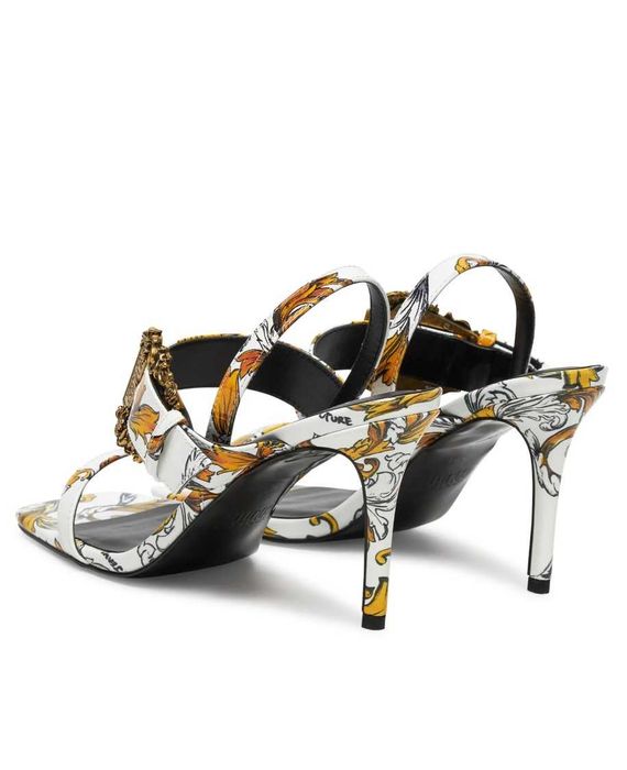 НОВИ Оригинални Сандали Versace Jeans Couture Бели 38 Дамски Обувки