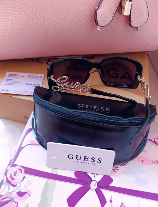 Ефектни слънчеви очила Guess с камъни