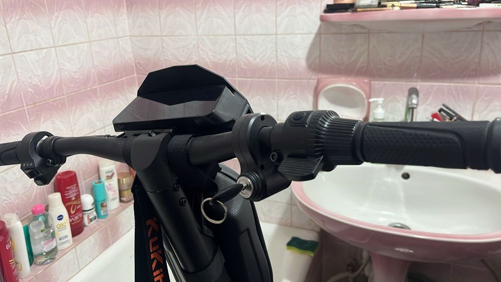 Vând trotineta electrica Kukirin G2