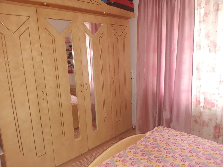 Vand apartament cu 2 camere, luminos si primitor, situat pe strada Iacob Andrei- punct de reper Zona Comerciala Baduc . Ideal pentru locuit.
