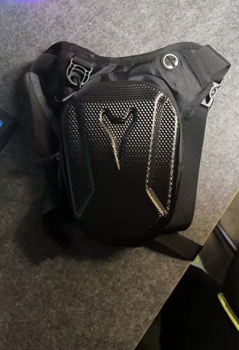 Geantă moto de picior (borsetă picior), carcasă rigidă impermeabilă