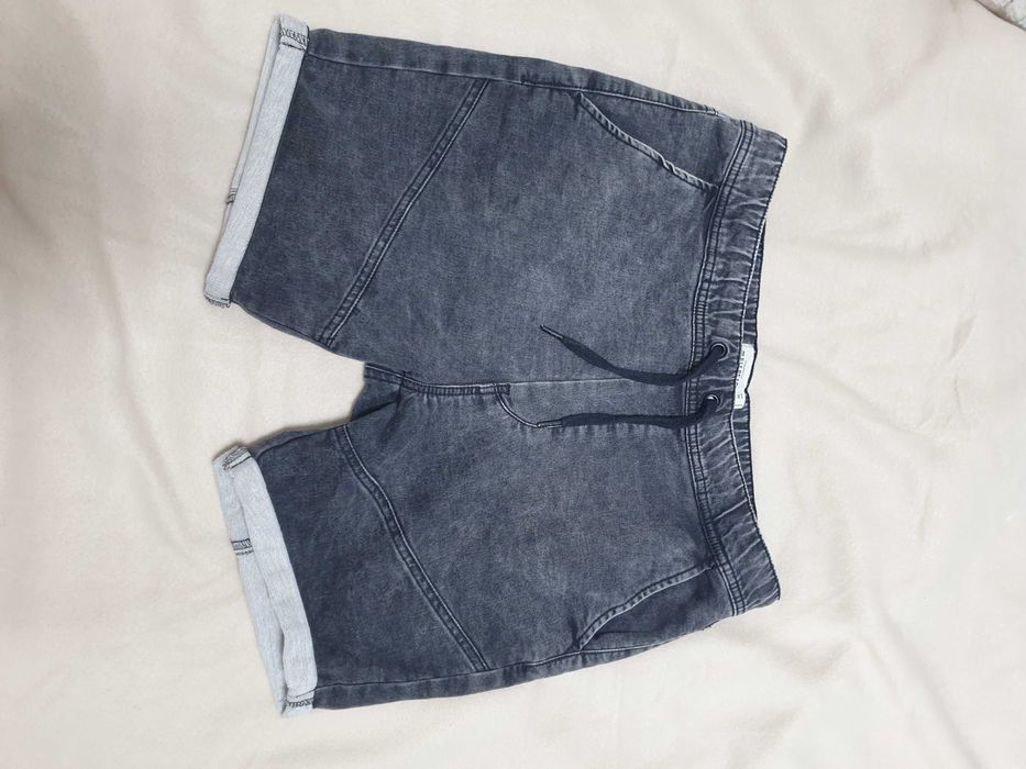 Лот младежки дънкови къси панталони