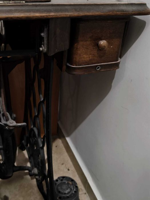 Vând mașina de cusut Singer 128K originala an 1920 stare buna