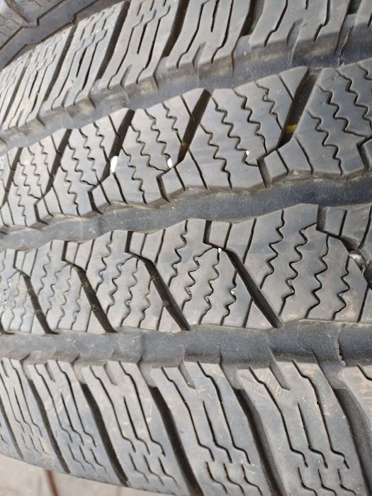 Гуми 215/60/17С Континентал