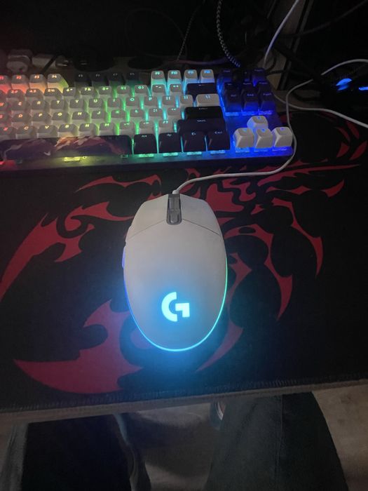 Logitech G203 LIGHTSYNC (бял цвят).