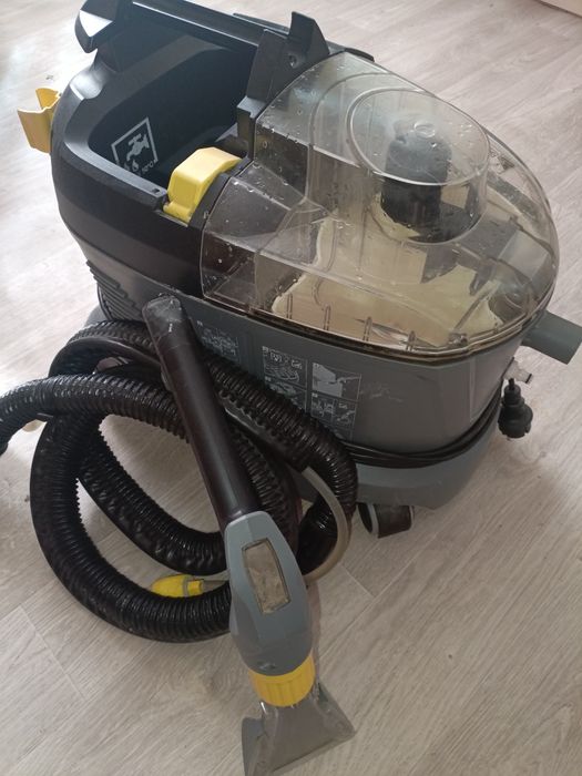 Пылесос моющий Karcher Puzzi 8/1