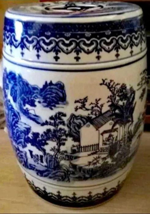 Коллекционная фарфоровая Китайская ваза Пагода. Винтажная.