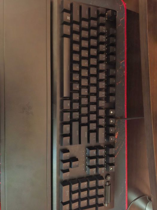 Vand tastatura Black widow v3 folosita max.o săptămână