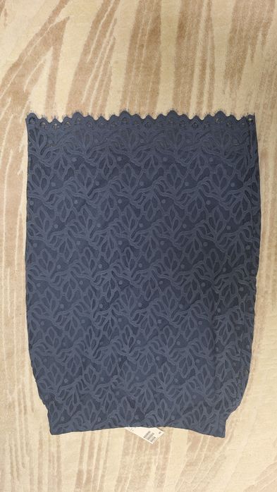 Пола тип молив от дантела H&m