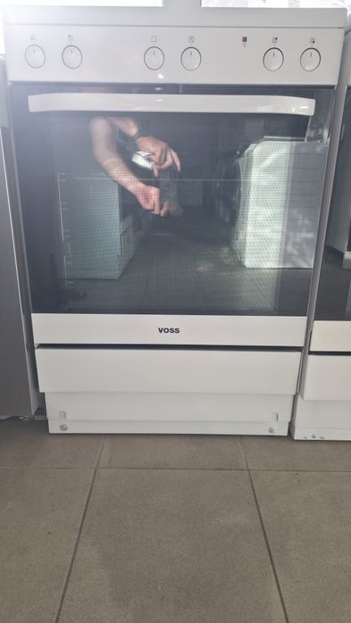 Печка с индукционни котлони Voss Electrolux ELI23020-HV 74L каталитичното самопочистване