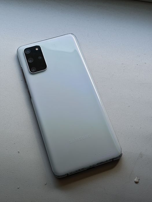 Samsung s20+ в хорошем состоянии